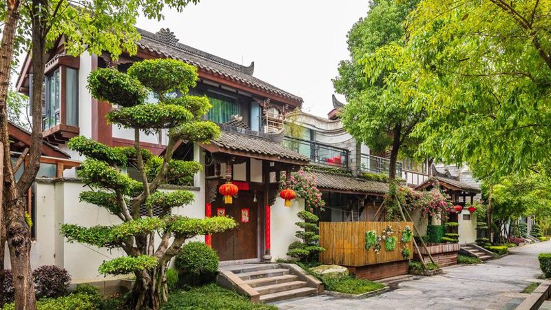 霓虹村旅游住宿:传统与现代的完美融合